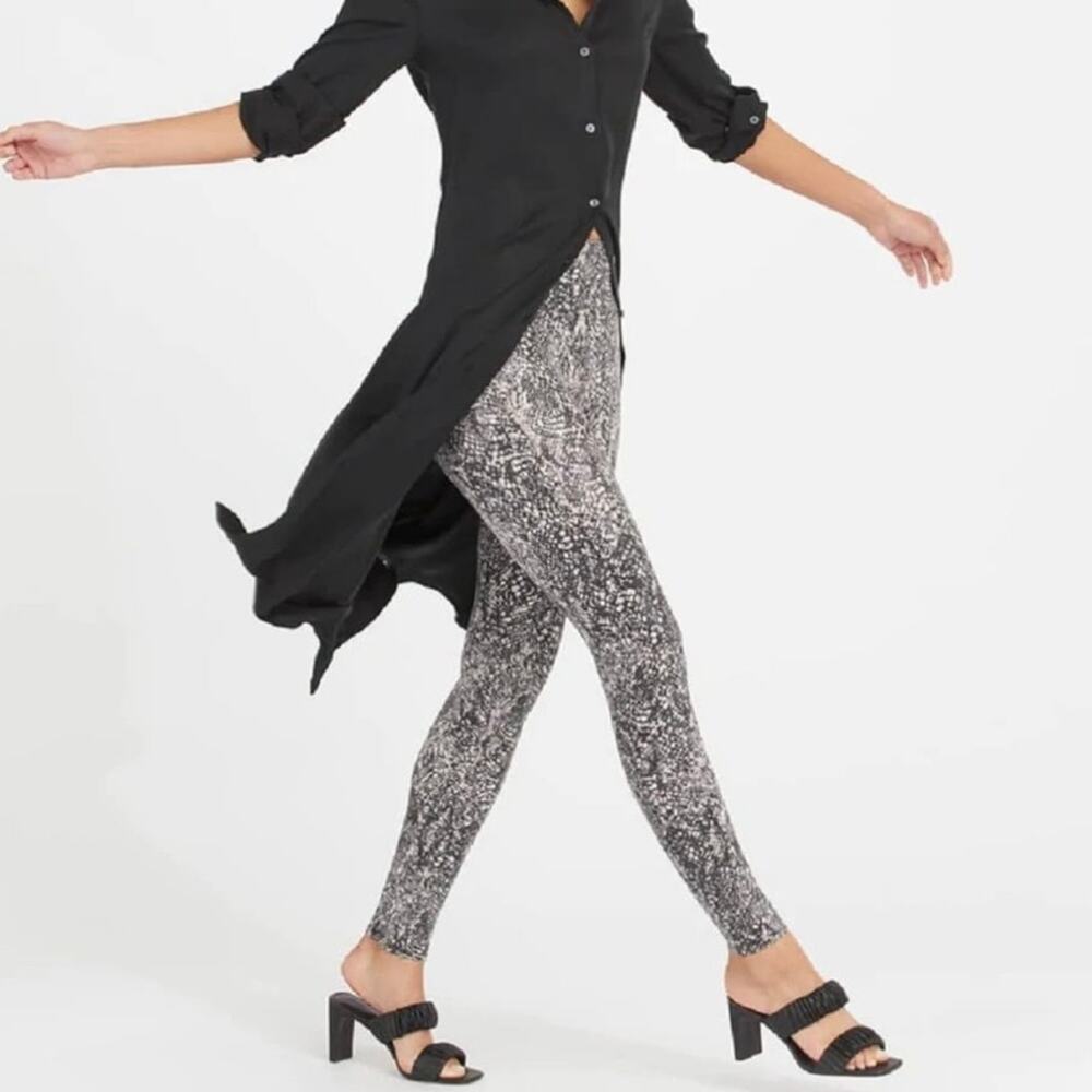 SPANX NWOT Grey Snake Faux Leather Shine High Rise Power Waistband Leggings